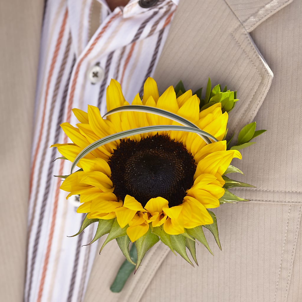 Free Spirit Boutonniere – C & D FLORAL LTD, Pincher Creek AB