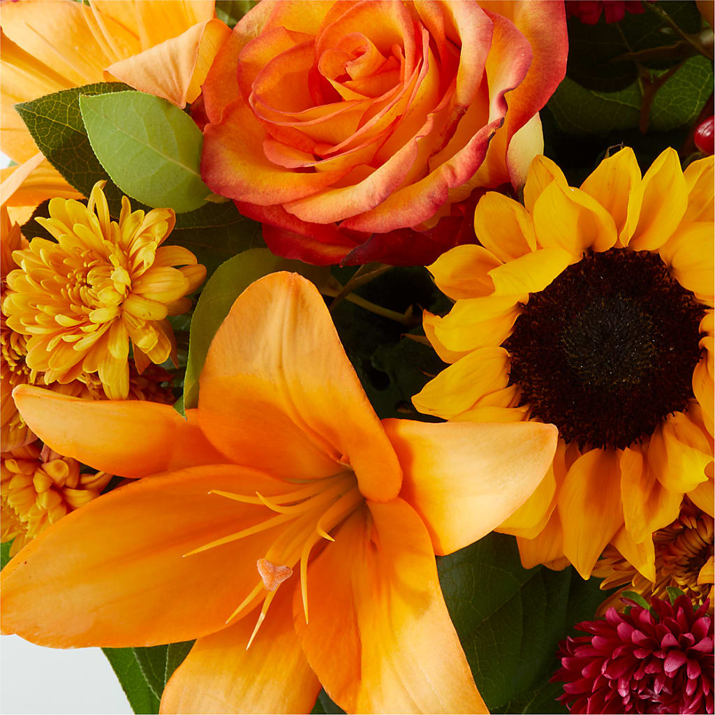 Grateful Centerpiece – C & D FLORAL LTD, Pincher Creek AB