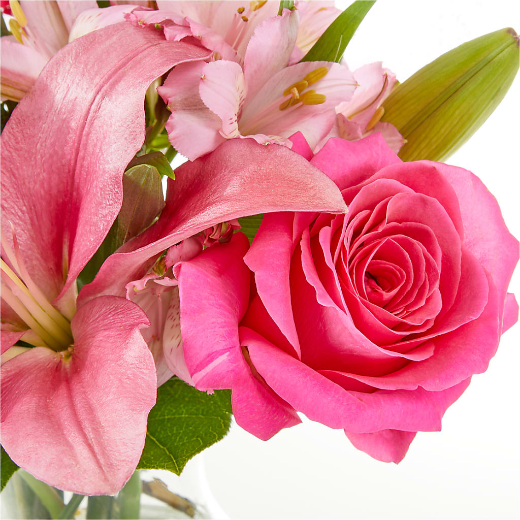 Lots of Love Bouquet – C & D FLORAL LTD, Pincher Creek AB