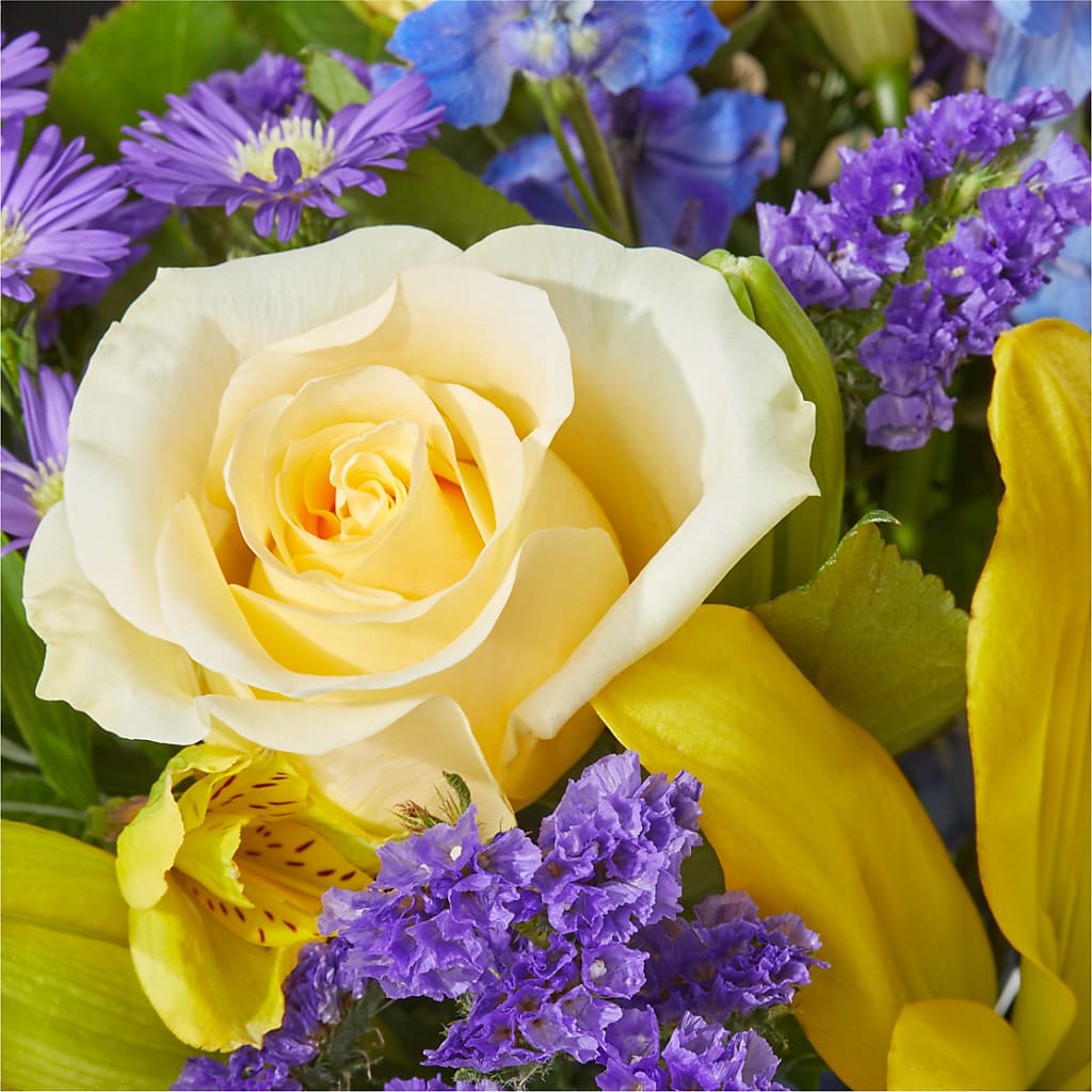 Limoncello Bouquet – C & D FLORAL LTD, Pincher Creek AB